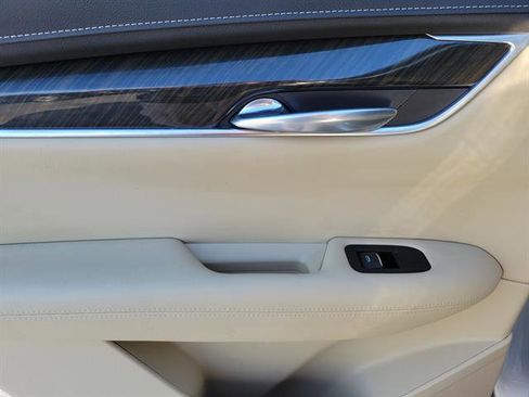 Used 2018 Cadillac XT5 FWD w/ LPO, Wheel Lock Package image 33