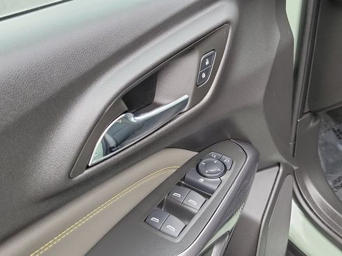 Used 2025 Chevrolet Trax ACTIV FWD image 7