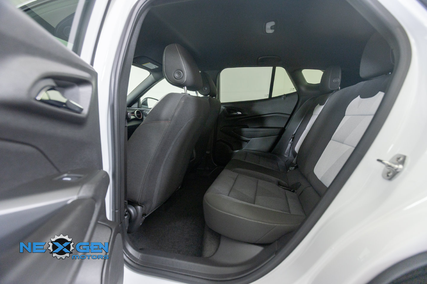 Used 2025 Chevrolet Trax RS w/ Driver Confidence Package FWD image 30