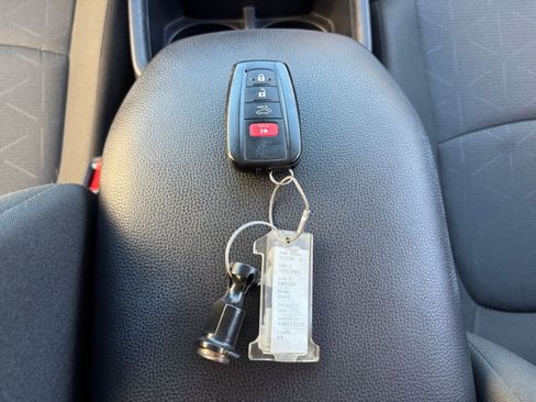 Used 2025 Toyota RAV4 XLE image 22