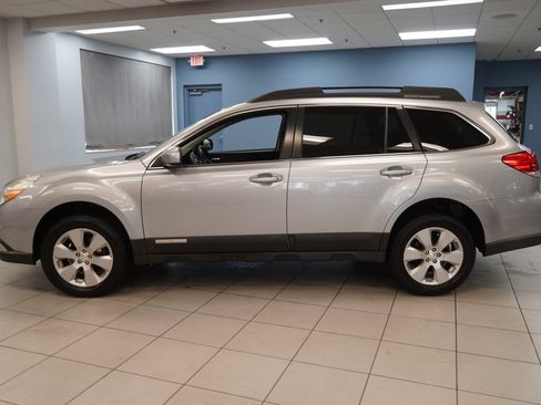 Used 2012 Subaru Outback 2.5i Premium w/ All-Weather Pkg AWD/4WD image 2