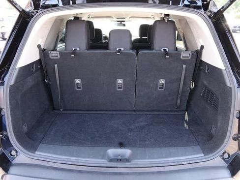 Certified 2025 Nissan Pathfinder SV FWD image 7