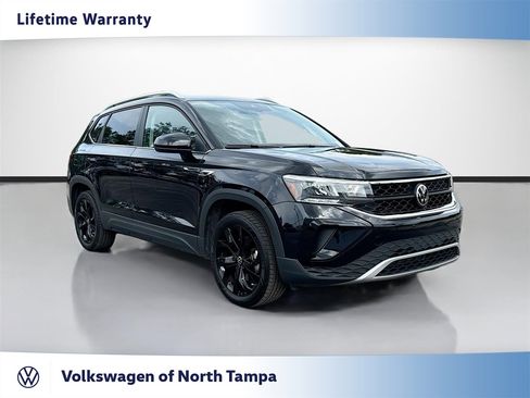 Used 2023 Volkswagen Taos SE w/ Panoramic Sunroof Package FWD image 1