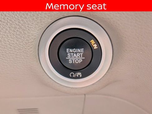 Used 2020 Chrysler Pacifica Limited w/ Tire & Wheel Group FWD image 26