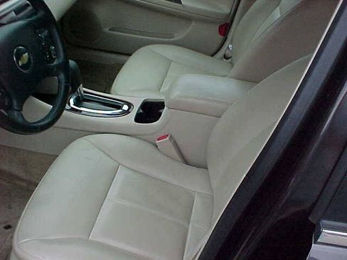 Used 2009 Chevrolet Impala LT w/ Luxury Edition Package FWD image 20