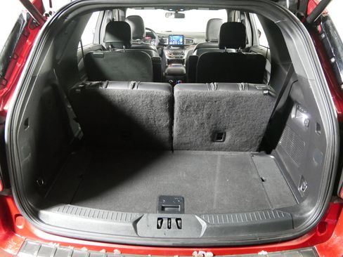 Used 2020 Ford Explorer Limited w/ Class III Trailer Tow Package image 18