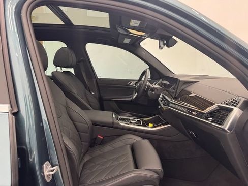 Used 2025 BMW X5 xDrive40i w/ Parking Assistance Package AWD/4WD image 18