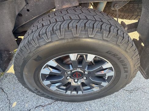 Used 2023 Nissan Titan PRO-4X image 9