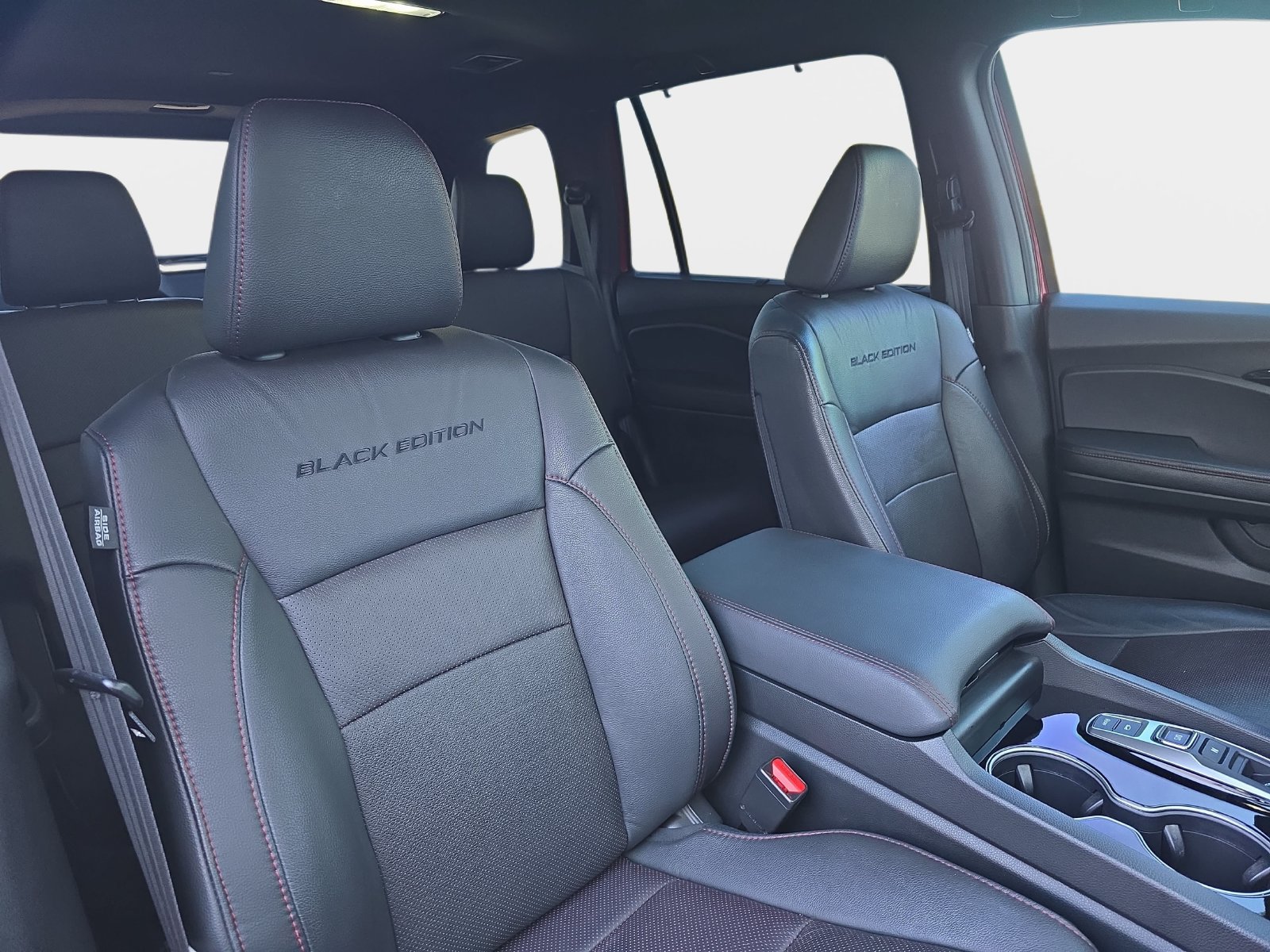 Certified 2025 Honda Passport Black Edition image 10