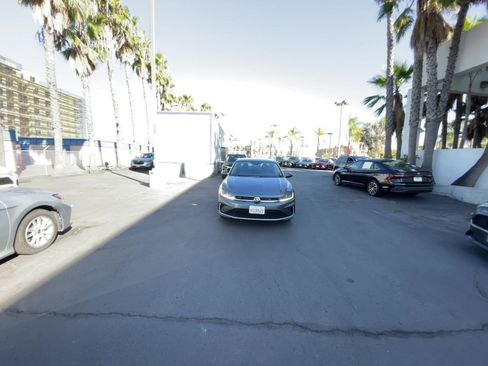 Used 2025 Volkswagen Jetta SE image 16