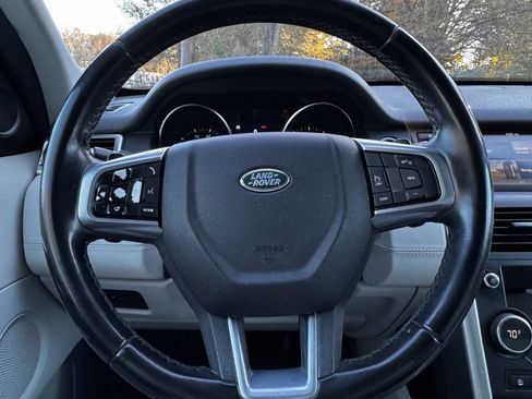 Used 2019 Land Rover Discovery Sport SE image 17