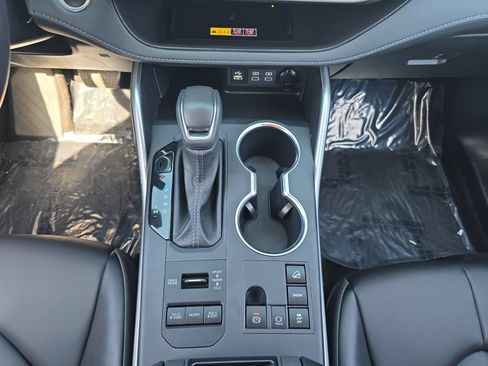 Certified 2025 Toyota Highlander XLE AWD/4WD image 17