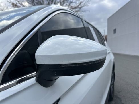 Certified 2022 Volkswagen Tiguan SE image 10