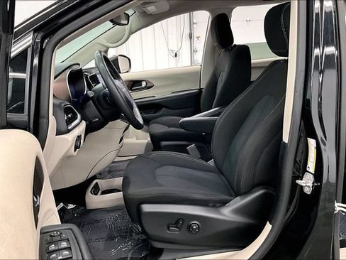 Used 2023 Chrysler Voyager LX FWD image 22