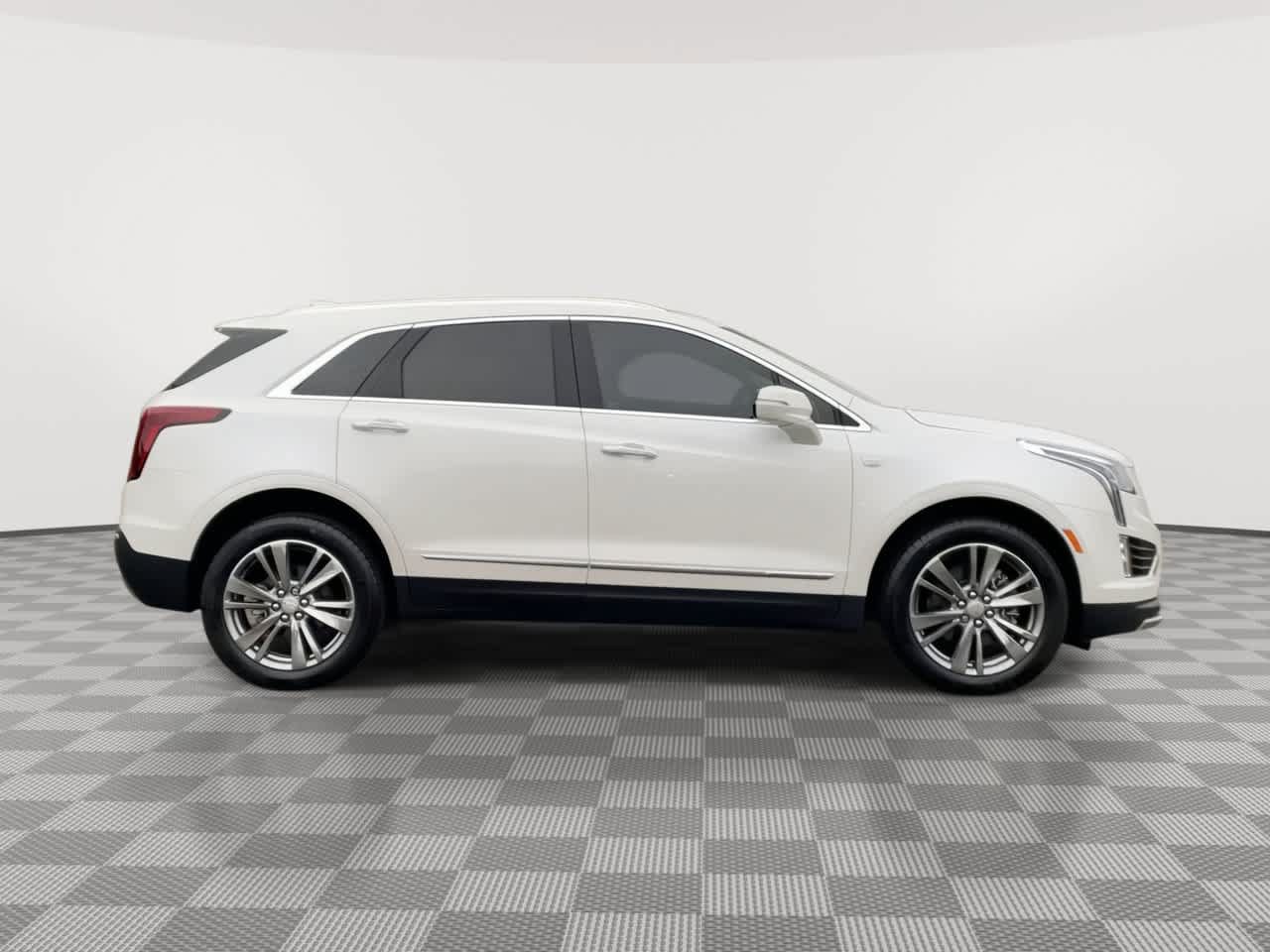 Certified 2025 Cadillac XT5 Premium Luxury AWD/4WD image 9