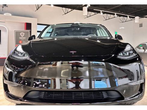 Used 2023 Tesla Model Y Long Range image 3