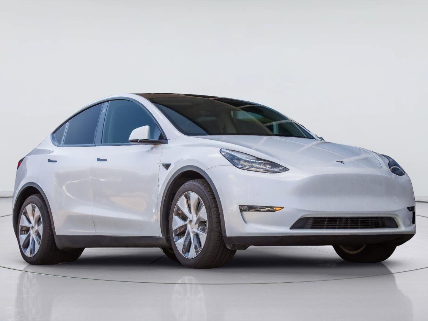 Used 2022 Tesla Model Y Long Range AWD/4WD image 1