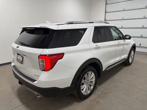 Used 2024 Ford Explorer Limited w/ Limited Technology Package AWD/4WD image 4
