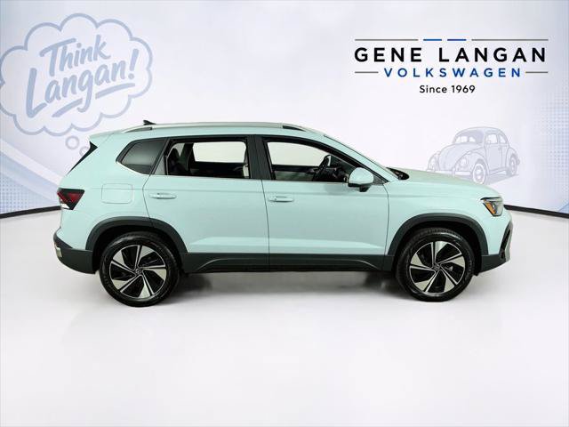 New 2027 Volkswagen Taos SE AWD/4WD image 4
