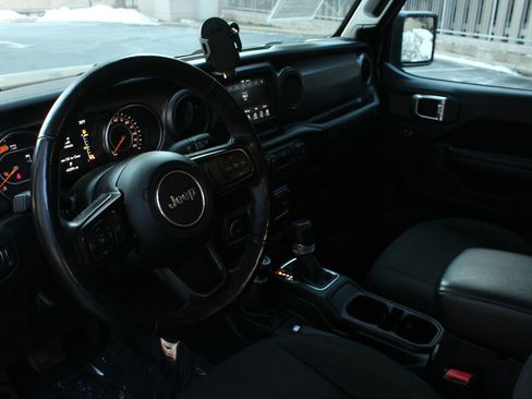 Used 2021 Jeep Gladiator Sport image 15