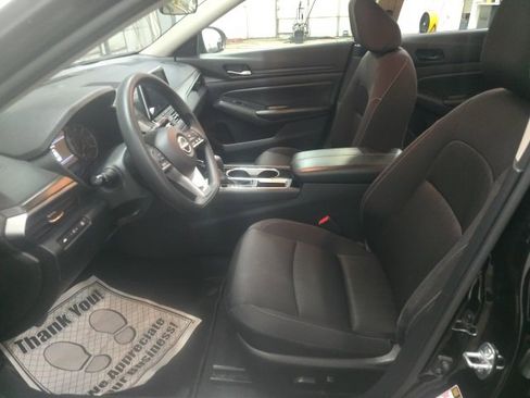 Used 2024 Nissan Altima 2.5 SV image 14