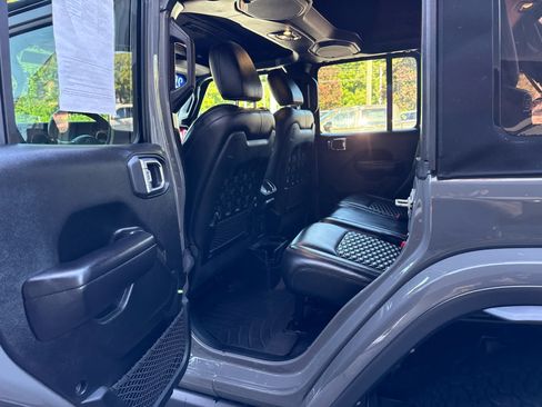 Used 2021 Jeep Wrangler Unlimited Rubicon w/ Xtreme Recon 35" Tire Package AWD/4WD image 20