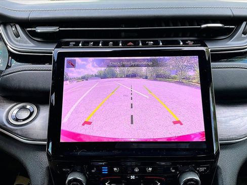Used 2023 Jeep Grand Cherokee Overland AWD/4WD image 14