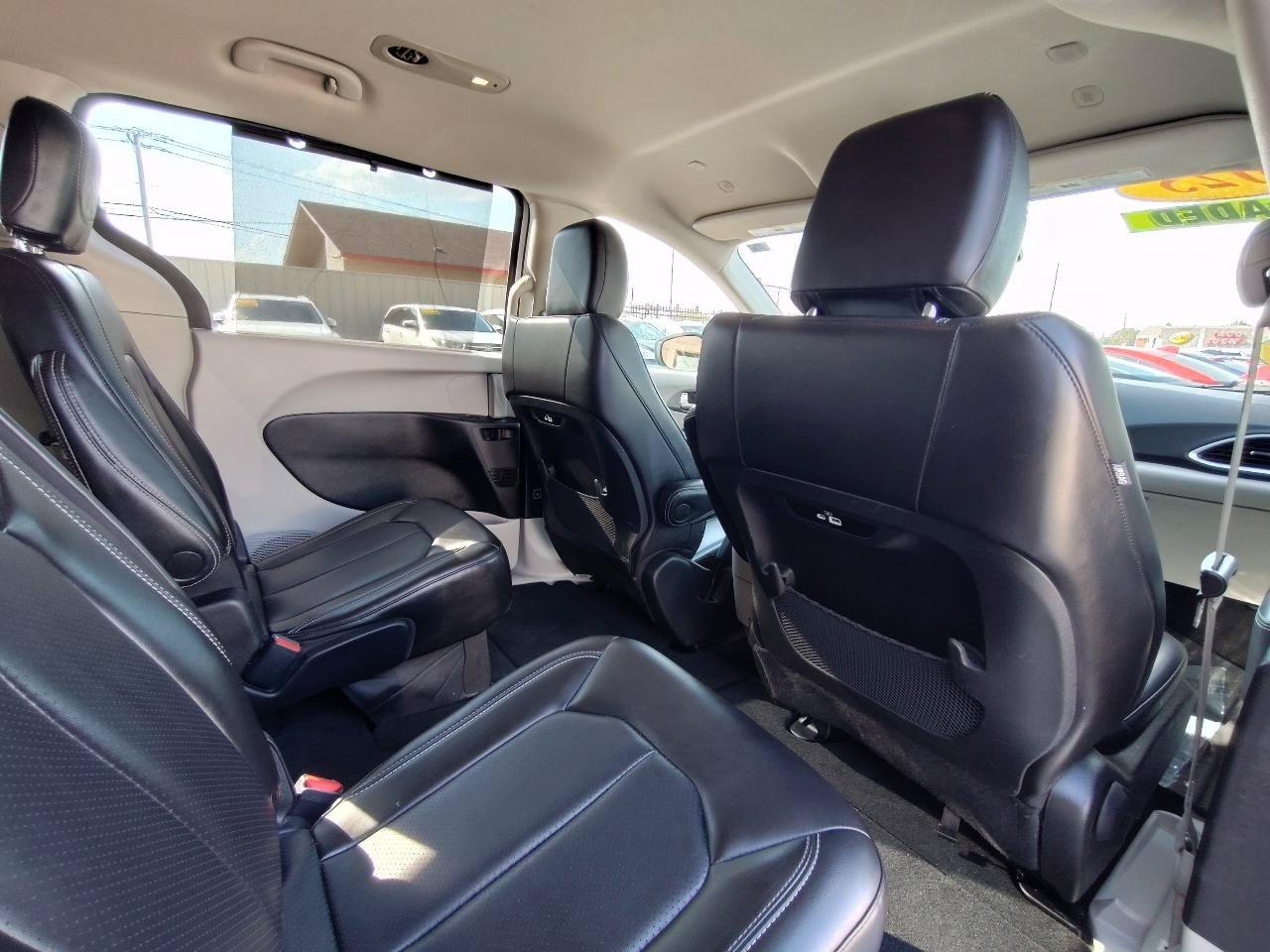 Used 2023 Chrysler Pacifica Touring-L FWD image 45
