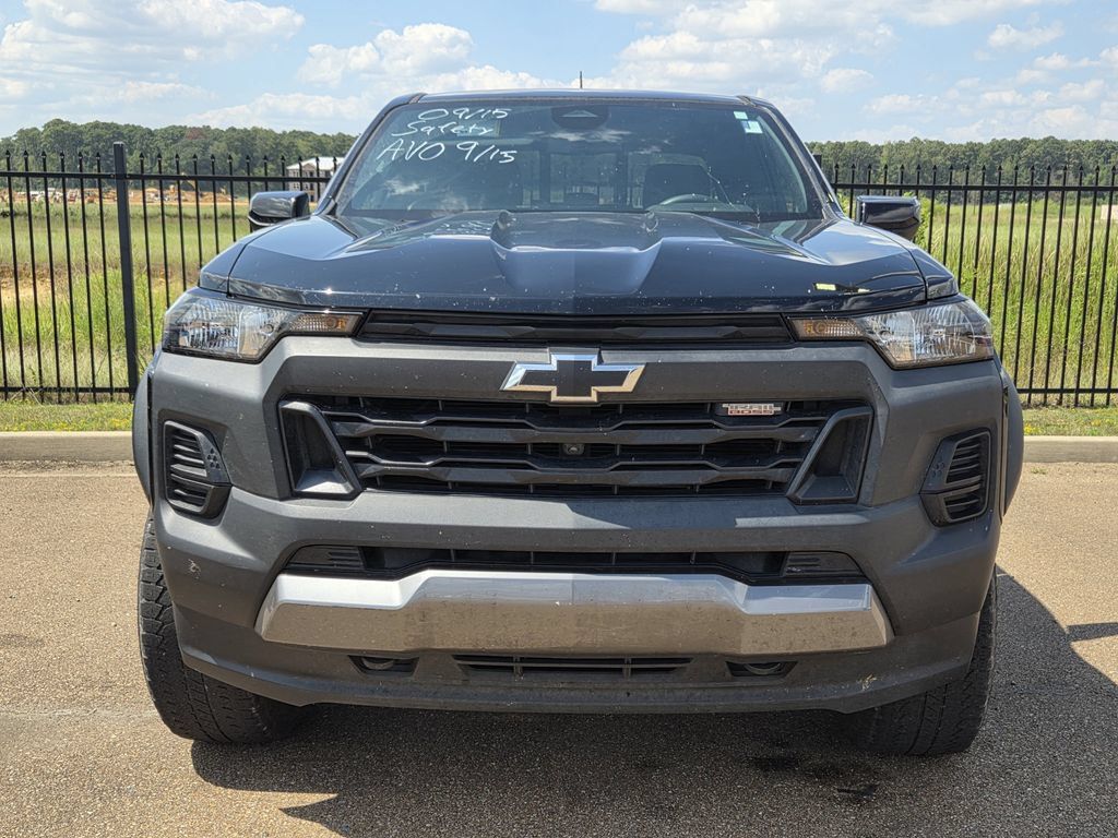 Used 2023 Chevrolet Colorado Trail Boss w/ Technology Package AWD/4WD image 2