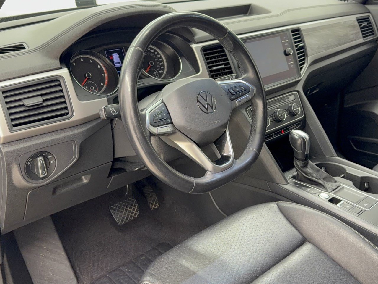 Used 2020 Volkswagen Atlas Cross Sport SE w/ Towing Package FWD image 4