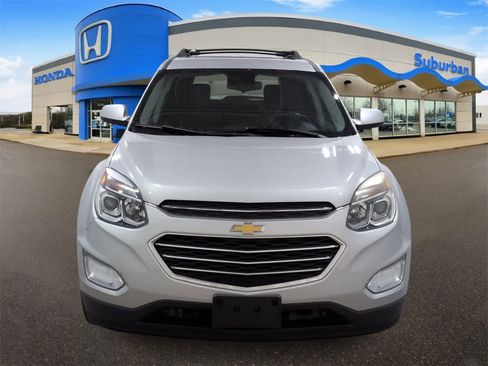 Used 2017 Chevrolet Equinox LT image 3