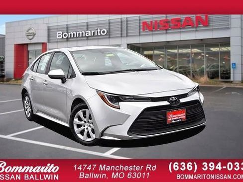 Used 2025 Toyota Corolla LE image 1