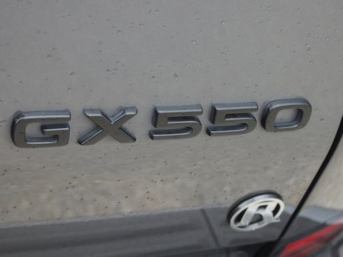 Used 2024 Lexus GX 550 w/ Accessory Package (31) AWD/4WD image 19