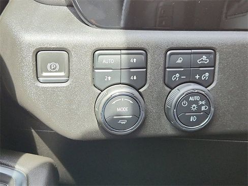 Used 2022 Chevrolet Silverado 1500 High Country w/ High Country Premium Package image 17