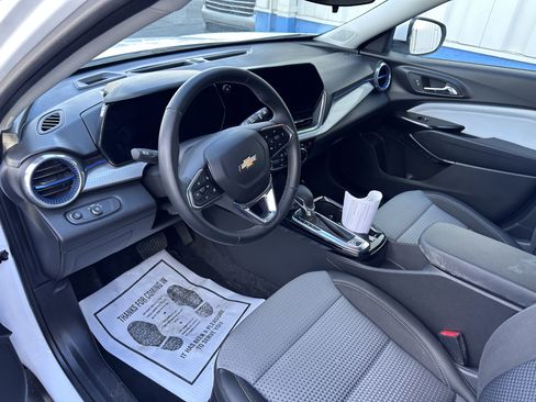 Used 2024 Chevrolet Trax LT w/ Driver Confidence Package image 12