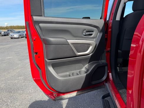Used 2024 Nissan Titan SV w/ SV Convenience Package image 15