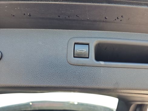 Used 2023 Toyota Highlander XLE AWD/4WD image 31