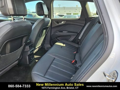 Used 2025 Audi Q4 e-tron Premium w/ Convenience Package image 17