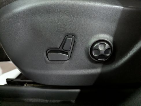 Used 2020 Jeep Cherokee Latitude Plus w/ Cold Weather Group image 15