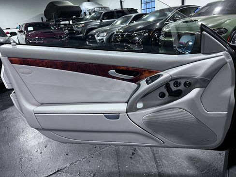 Used 2006 Mercedes-Benz SL 55 AMG 5.5L AMG image 22