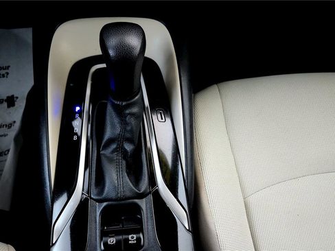 Used 2021 Toyota Corolla LE image 28