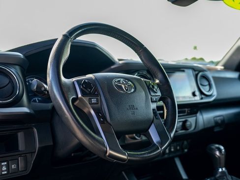 Used 2019 Toyota Tacoma TRD Off-Road image 13