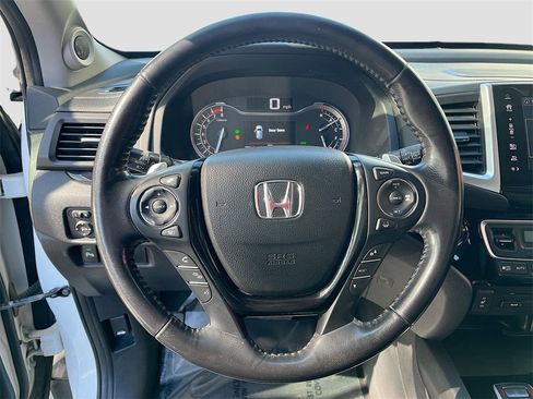 Used 2018 Honda Pilot Touring image 11