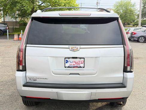Used 2017 Cadillac Escalade Luxury AWD/4WD image 5