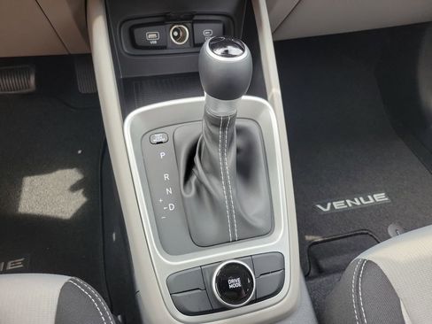 Used 2025 Hyundai Venue SEL FWD image 26