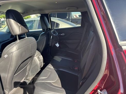 Used 2020 Jeep Cherokee Latitude Plus image 6