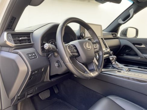 Used 2024 Lexus LX 600 4WD w/ Appearance Package image 4