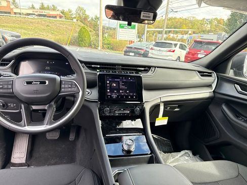 New 2025 Jeep Grand Cherokee Laredo X w/ Trailer Tow Package image 13