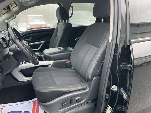 Used 2018 Nissan Titan SV w/ SV Convenience Package image 27