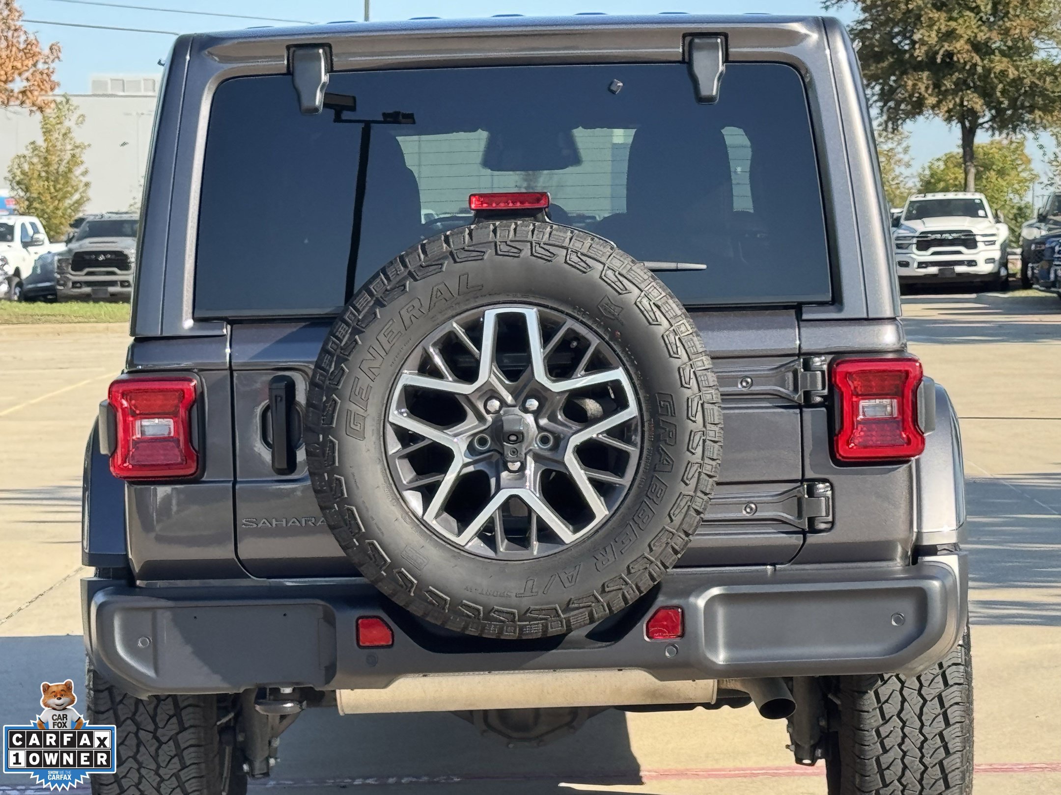 Used 2026 Jeep Wrangler Unlimited Sahara AWD/4WD image 6
